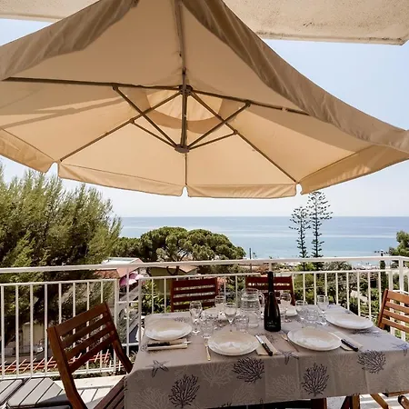 Apartamento Guesthost - Foce Charming Seaview Flat *