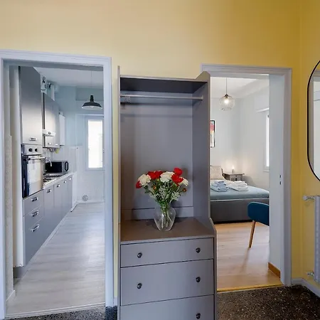 Appartement Guesthost - Foce Charming Seaview Flat *