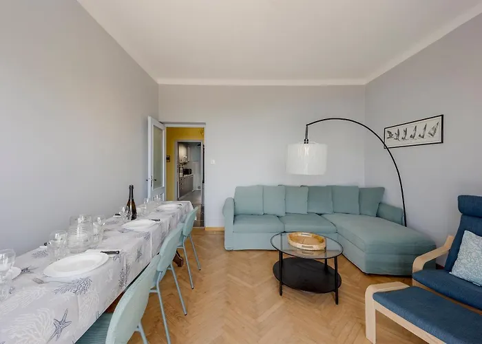 Appartement Guesthost - Foce Charming Seaview Flat *