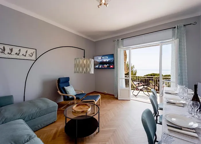 Appartement Guesthost - Foce Charming Seaview Flat *