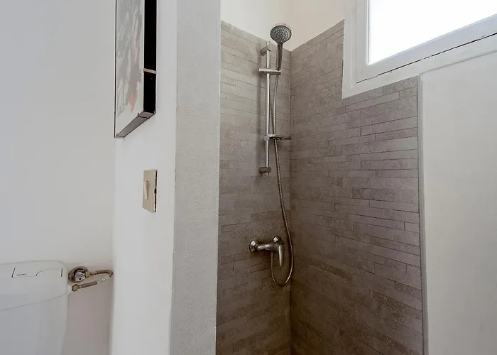 Guesthost - Foce Charming Seaview Flat