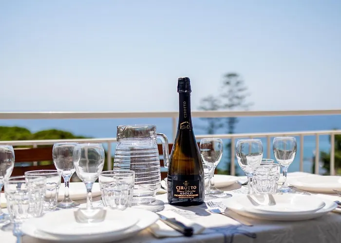 Guesthost - Foce Charming Seaview Flat