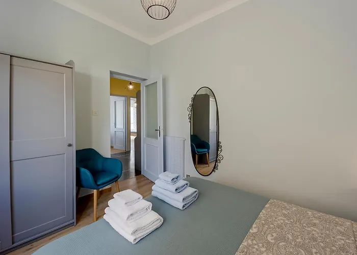 Appartement Guesthost - Foce Charming Seaview Flat