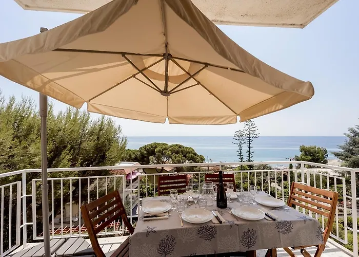 Appartement Guesthost - Foce Charming Seaview Flat *