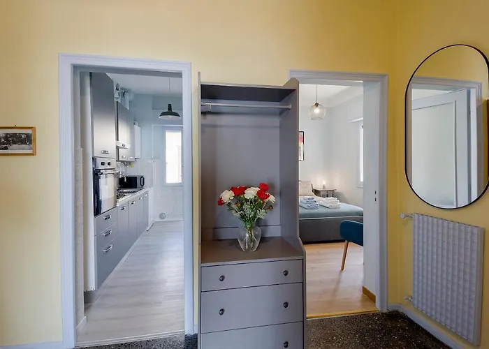 Appartement Guesthost - Foce Charming Seaview Flat *