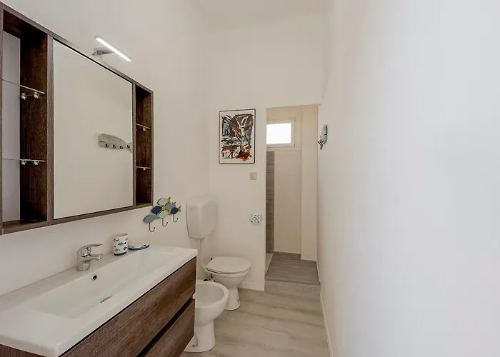 Appartement Guesthost - Foce Charming Seaview Flat