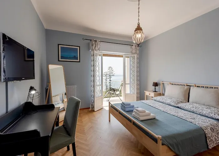 Appartement Guesthost - Foce Charming Seaview Flat *