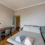 Guesthost - Foce Charming Seaview Flat