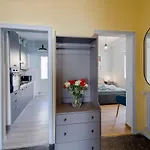 Apartmán Guesthost - Foce Charming Seaview Flat *