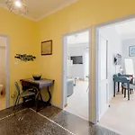Guesthost - Foce Charming Seaview Flat *