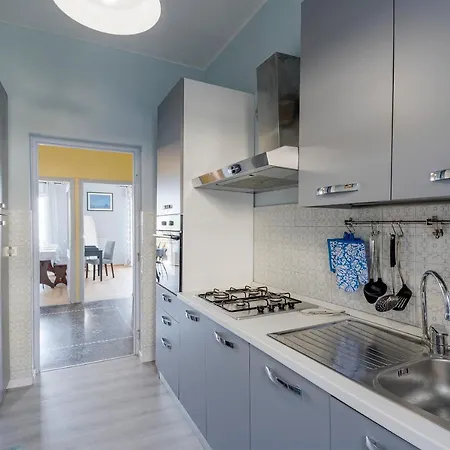 Apartmán Guesthost - Foce Charming Seaview Flat *