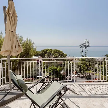 Guesthost - Foce Charming Seaview Flat Apartmán *