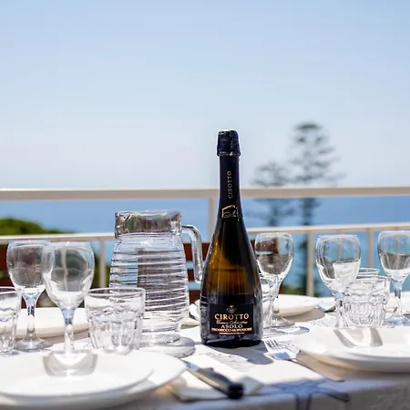 Guesthost - Foce Charming Seaview Flat