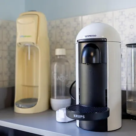 Guesthost - Foce Charming Seaview Flat *